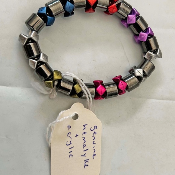3 BRACELETS, LAMPWORK GLASS, HEMALYTE & PLASTIC, ASSORTED COLOURS, ELASTIC - Picture 2 of 6